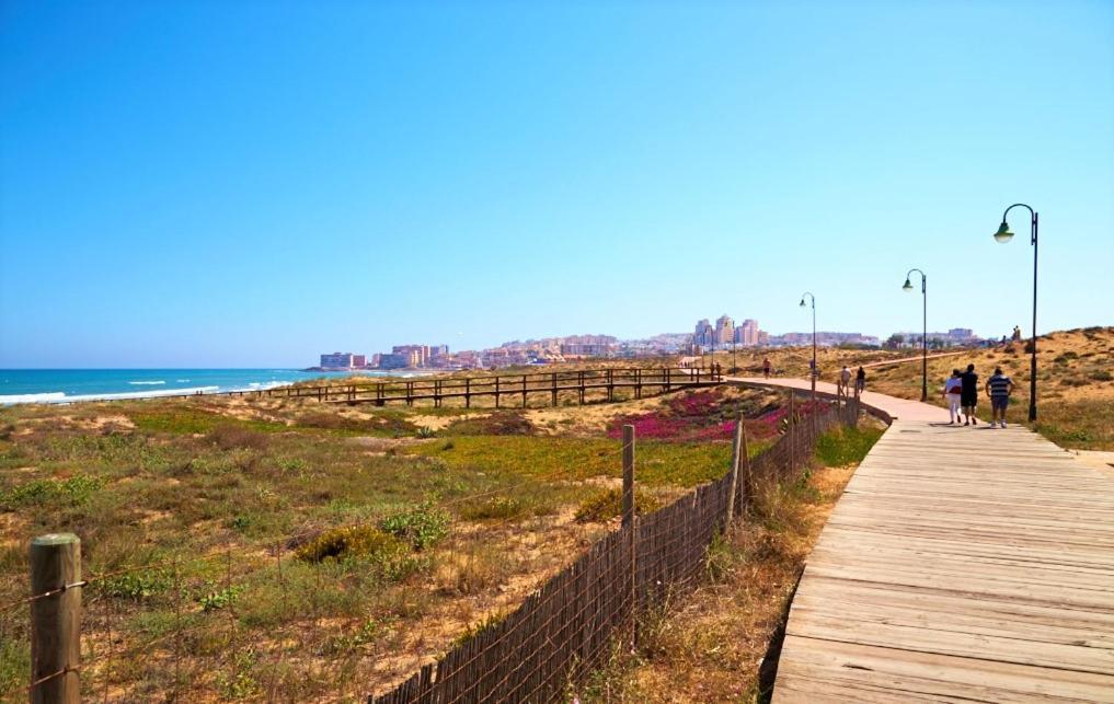 Apartment With Pool, Sea Views & Balcony Less Than 10Min Walk To La Mata Beach! Torrevieja Exteriör bild